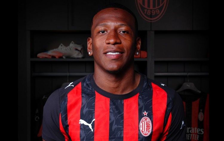 星空体育官网-跟队记者:埃斯图皮尼安的身体状况良好,明天重新参与米兰合练