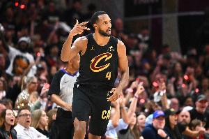 星空体育官网-不止做DPOY!队记:莫布里今夏提升了跳投技术 控球&终结也有增强