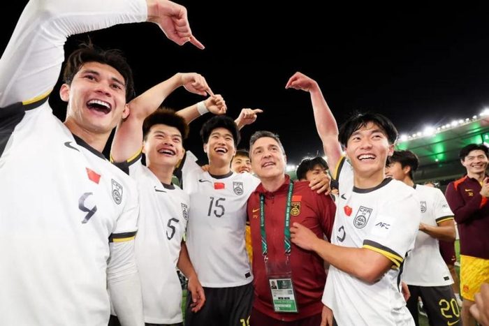 星空体育官方入口-得花钱买票！中日男足决战来了，安东尼奥有预案，拜合拉木引热议|U23|国足|乌兹别克足球|中国亚洲杯|中国男足_新浪体育_新浪新闻