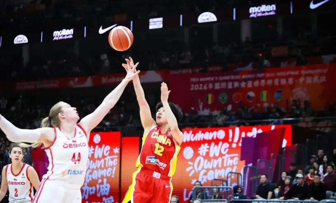 星空体育在线登录-险胜捷克却露硬伤！中国女篮的胜利，为何喜忧参半引热议？